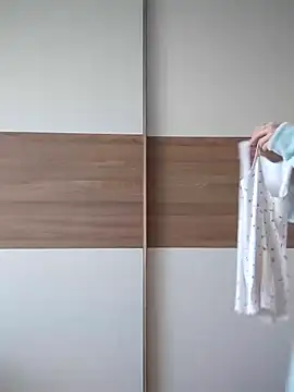 Dark Angel 22 online show from December 14, 2025, 9:48 am