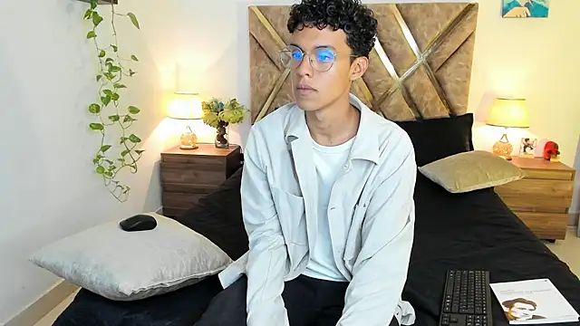 Snapshot of nickolas_moon chatting on October 29, 2025, 9:03 pm nickolas moon online show from October 29, 2025, 9:03 pm