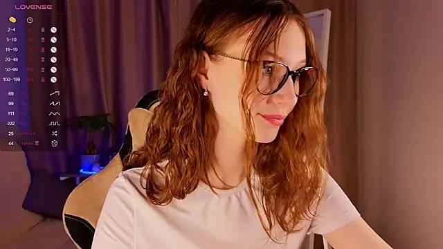 Snapshot of AliseVine chatting on February 9, 2025, 6:26 pm AliseVine online show from February 9, 2025, 6:26 pm