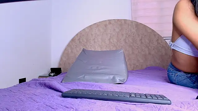 anisha x online show from February 28, 2026, 7:24 pm