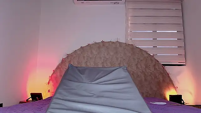 anisha x online show from November 29, 2025, 7:36 pm