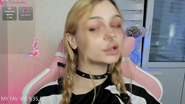 shy melony online show from April 18, 2026, 6:32 pm