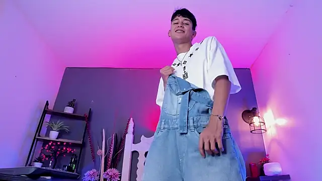 Twinkie-Alex18 online show from February 26, 2025, 9:09 pm