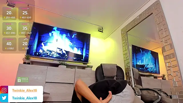 Twinkie-Alex18 online show from December 16, 2024, 9:09 pm