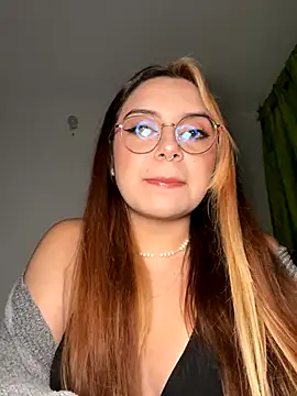 Snapshot of NatyOlson chatting on October 8, 2025, 3:41 am NatyOlson online show from October 8, 2025, 3:41 am