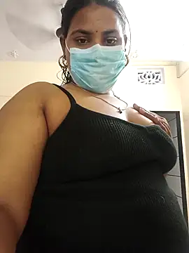 Hotmilfxox online show from April 15, 2026, 10:32 am