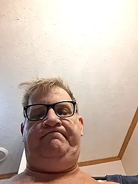 Snapshot of J83560Jason chatting on October 31, 2025, 11:51 am J83560Jason online show from October 31, 2025, 11:51 am