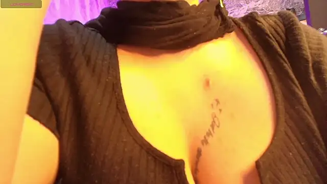 Snapshot of loren_tits24 chatting on February 18, 2026, 9:55 pm loren tits24 online show from February 18, 2026, 9:55 pm