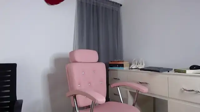 melody  bleir online show from November 13, 2025, 2:59 am