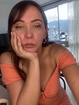 Snapshot of natalie_cowens chatting on December 13, 2025, 8:04 pm natalie cowens online show from December 13, 2025, 8:04 pm