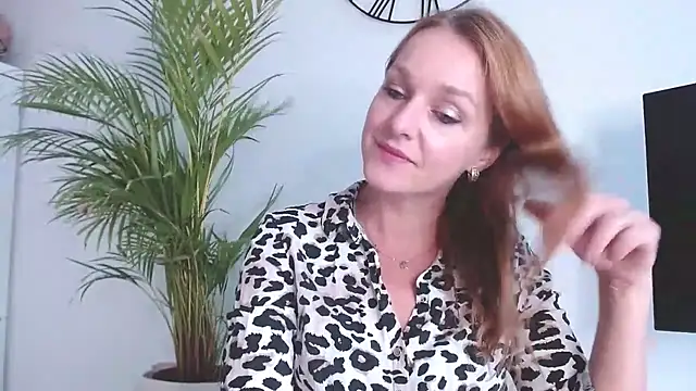 AliciaDesire online show from October 28, 2025, 1:54 pm