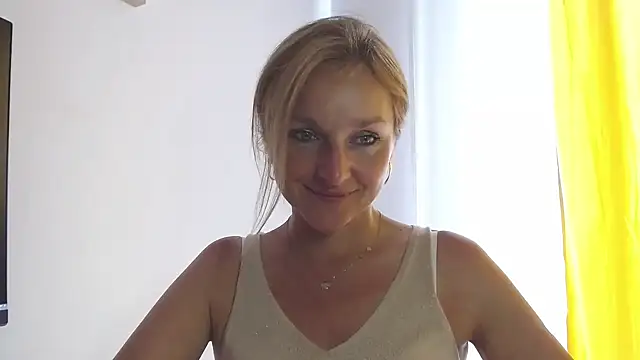 Snapshot of AliciaDesire chatting on June 23, 2026, 3:10 pm AliciaDesire online show from June 23, 2026, 3:10 pm