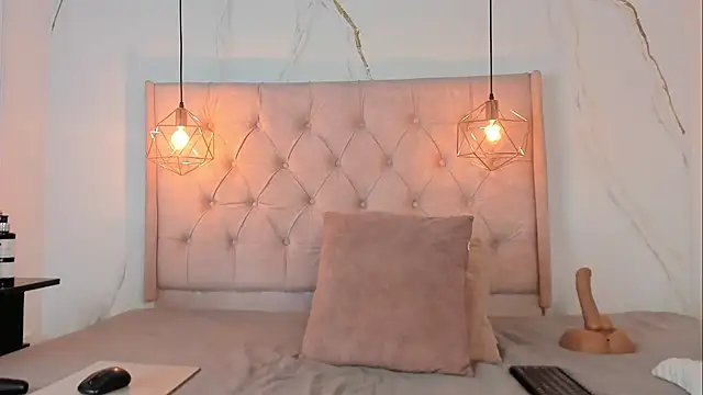 zamira 44 online show from April 7, 2026, 2:19 pm