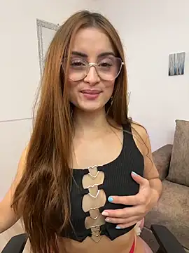 Snapshot of MiaaLoren chatting on January 14, 2026, 4:43 pm MiaaLoren online show from January 14, 2026, 4:43 pm