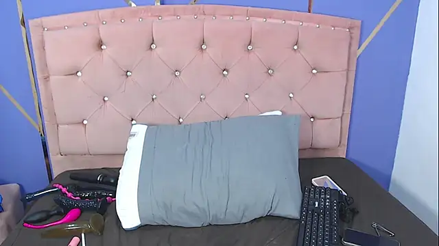 Snapshot of Camila_Nolimit chatting on November 8, 2025, 10:13 pm Camila Nolimit online show from November 8, 2025, 10:13 pm