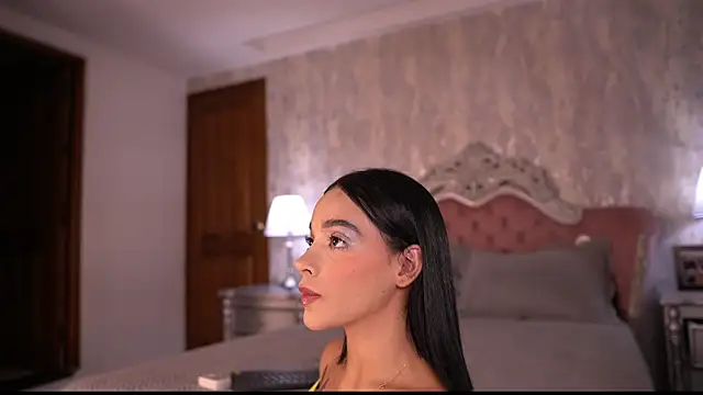 AngelineConnor online show from June 17, 2026, 11:25 pm