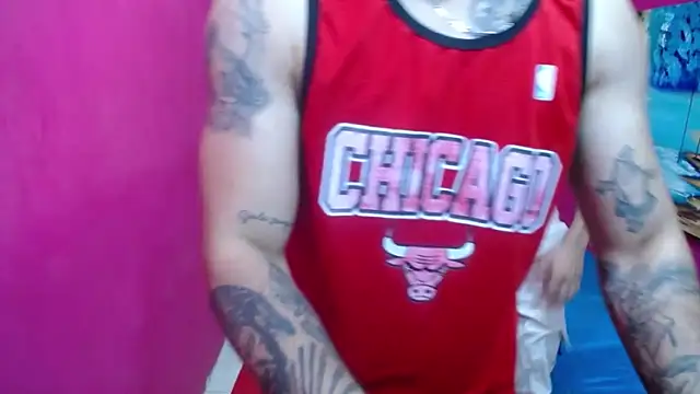 Snapshot of hugecocks_hot chatting on February 6, 2026, 2:24 pm hugecocks hot online show from February 6, 2026, 2:24 pm