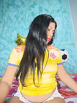 DIORA Latina online show from June 19, 2026, 3:23 am