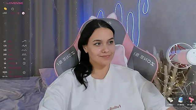 Snapshot of _Sweetie_ chatting on February 18, 2025, 4:47 pm  Sweetie  online show from February 18, 2025, 4:47 pm