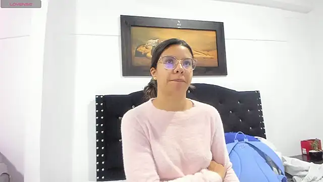 Vahiolet smith online show from December 17, 2025, 3:22 am