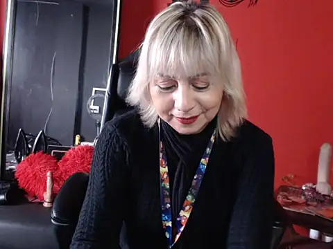 KLOE PIELL online show from February 3, 2026, 9:53 pm