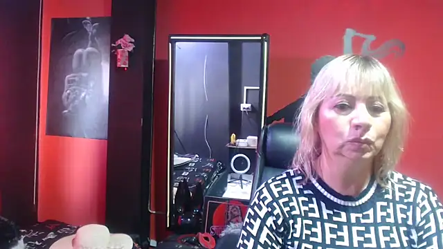 KLOE PIELL online show from November 25, 2025, 9:26 pm