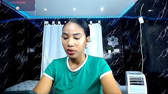 Hillary queen online show from September 20, 2025, 12:43 pm