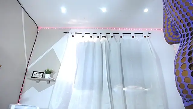 Hillary queen online show from February 20, 2025, 3:41 pm