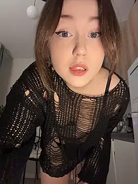 Snapshot of Peachy_Dream chatting on March 19, 2026, 7:03 pm Peachy Dream online show from March 19, 2026, 7:03 pm