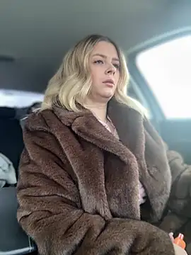 Snapshot of Love_Bri chatting on January 9, 2026, 10:44 am Love Bri online show from January 9, 2026, 10:44 am