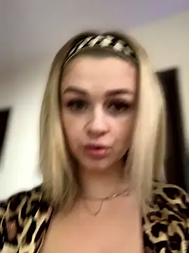 Love Bri online show from November 21, 2025, 9:41 am