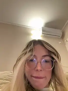 Snapshot of KylieJoyce chatting on February 27, 2025, 1:08 am KylieJoyce online show from February 27, 2025, 1:08 am