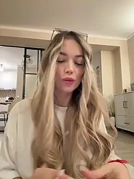 Snapshot of KylieJoyce chatting on February 26, 2025, 10:04 pm KylieJoyce online show from February 26, 2025, 10:04 pm