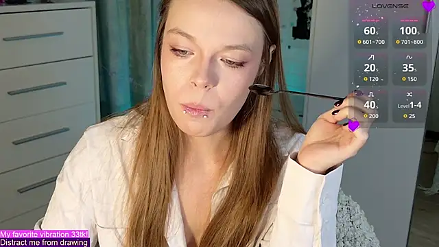 ValBae online show from September 28, 2025, 8:05 pm