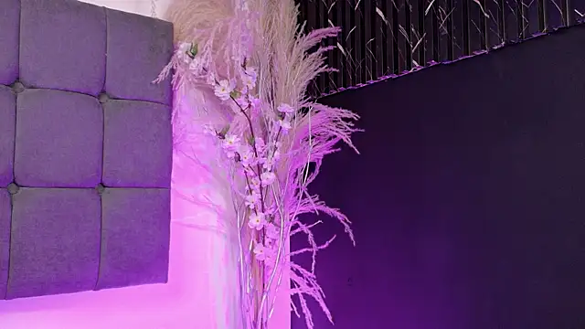 Snapshot of miluv19 chatting on December 21, 2025, 9:26 pm miluv19 online show from December 21, 2025, 9:26 pm