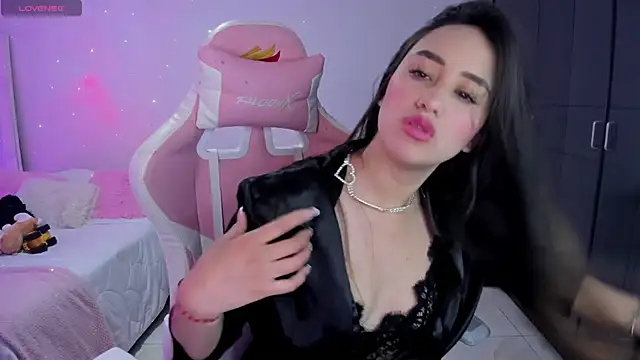 Snapshot of Tinylottie chatting on October 19, 2025, 4:32 pm Tinylottie online show from October 19, 2025, 4:32 pm