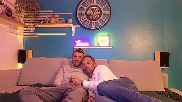 braqueuemar83 online show from February 2, 2025, 5:37 pm