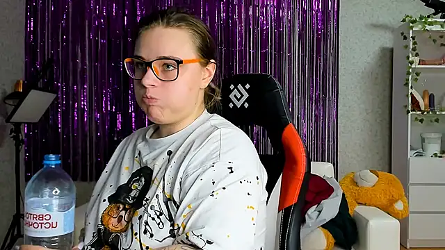 Seductive She Wolf online show from March 18, 2025, 3:55 pm