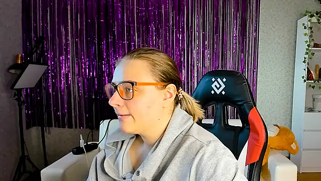 Seductive She Wolf online show from March 17, 2025, 7:35 am