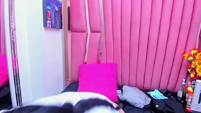 Snapshot of Sarah_Hornny chatting on March 3, 2026, 3:35 am Sarah Hornny online show from March 3, 2026, 3:35 am