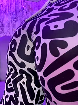 AbyThompson online show from November 4, 2025, 6:44 pm