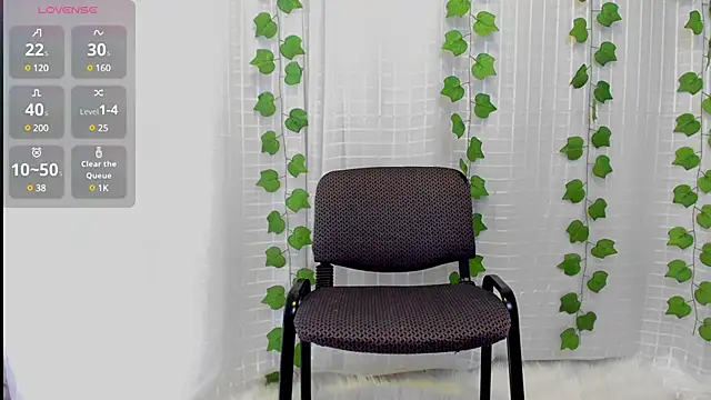 Snapshot of Madeleine__w chatting on March 5, 2025, 11:38 am Madeleine w online show from March 5, 2025, 11:38 am