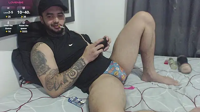 Snapshot of maxi_rogger18 chatting on January 28, 2025, 3:57 am maxi rogger18 online show from January 28, 2025, 3:57 am