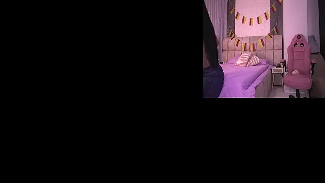Godess Scarlett77 online show from June 19, 2026, 3:12 am