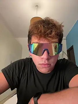 Snapshot of calleaaaa chatting on November 16, 2025, 3:39 pm calleaaaa online show from November 16, 2025, 3:39 pm