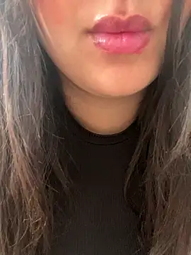 yassminsexy22 online show from September 25, 2025, 9:37 am