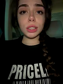 pantyless online show from September 19, 2025, 9:52 pm