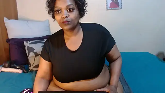 Snapshot of HotCurvyAssx38 chatting on February 2, 2025, 3:10 am HotCurvyAssx38 online show from February 2, 2025, 3:10 am