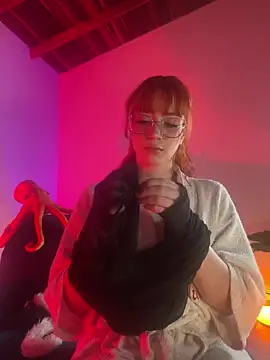 sweeet peach online show from April 13, 2026, 4:49 am