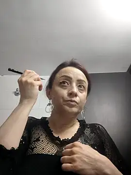 Snapshot of catalinamommyx chatting on October 5, 2025, 4:03 am catalinamommyx online show from October 5, 2025, 4:03 am